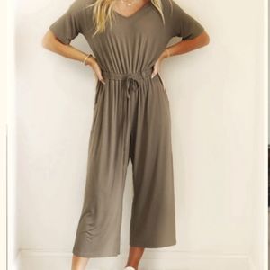 Jumpsuit/ Romper Wide leg. $4 items 4-$10